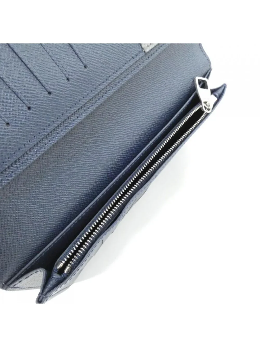 Louis Vuitton Taiga Portefeuille Brazza Wallet